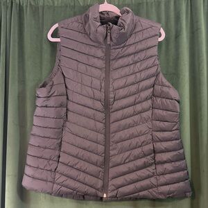 Old Navy Active Puffer Vest Full Zip Women’s Size XL Black with Zippered Pockets